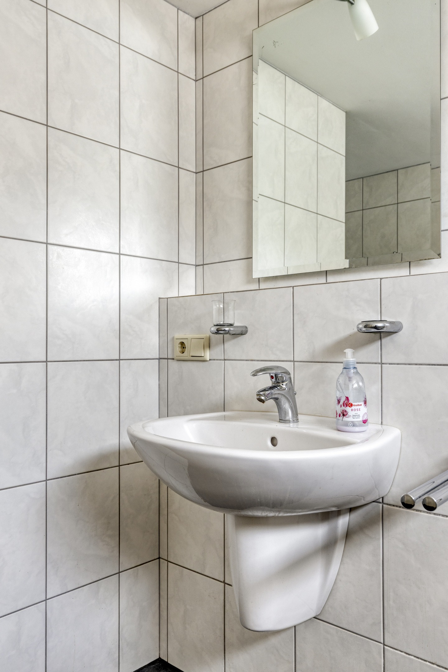 SintJorisstraat135823ARMaasheesNL-31
